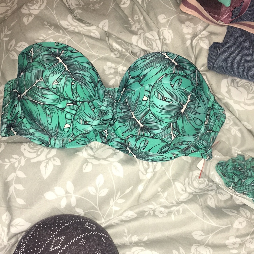 Balconette bikini top green left print